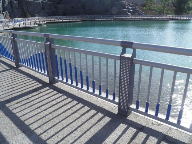 南雄河流桥梁护栏
